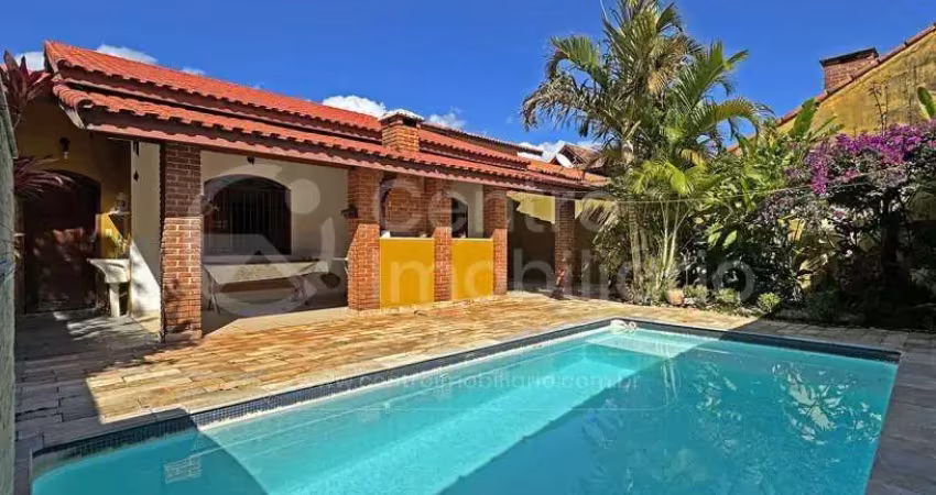 CASA à venda com piscina e 3 quartos em Peruíbe, no bairro Cidade Nova Peruíbe