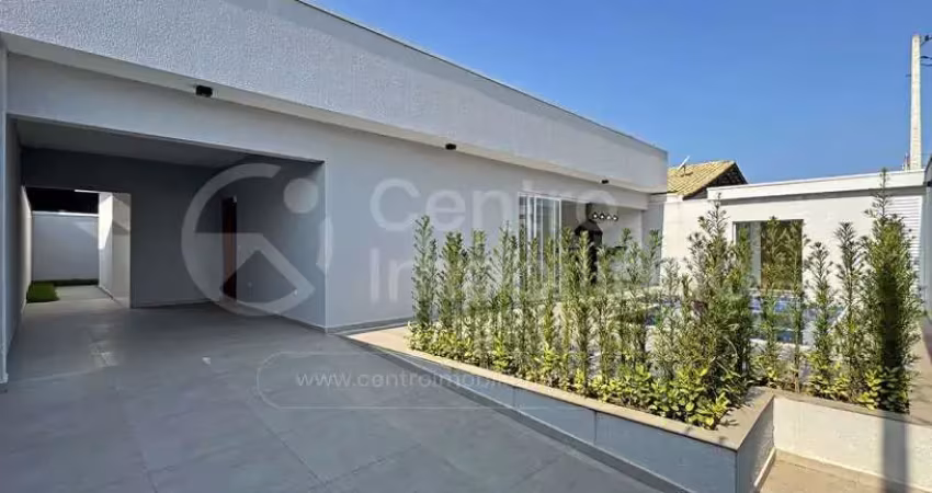 Casa à venda com piscina e 3 quartos em peruíbe, no bairro parque turistico