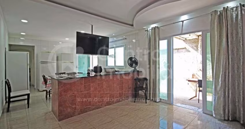 CASA à venda com 2 quartos em Peruíbe, no bairro Jardim Somar