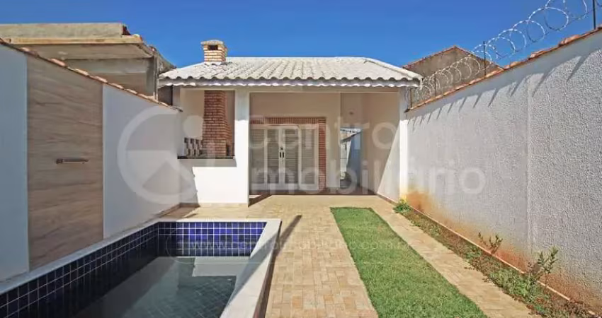 CASA à venda com piscina e 2 quartos em Peruíbe, no bairro Parque D Aville