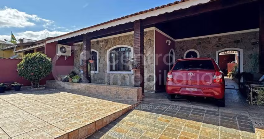 CASA à venda com 3 quartos em Peruíbe, no bairro Parque Balneario Oasis
