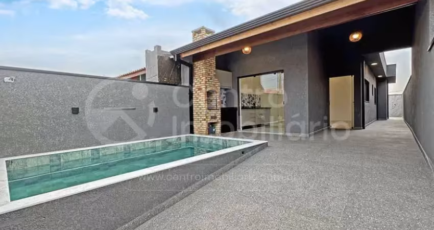 Casa à venda com piscina e 2 quartos em peruíbe, no bairro flora rica
