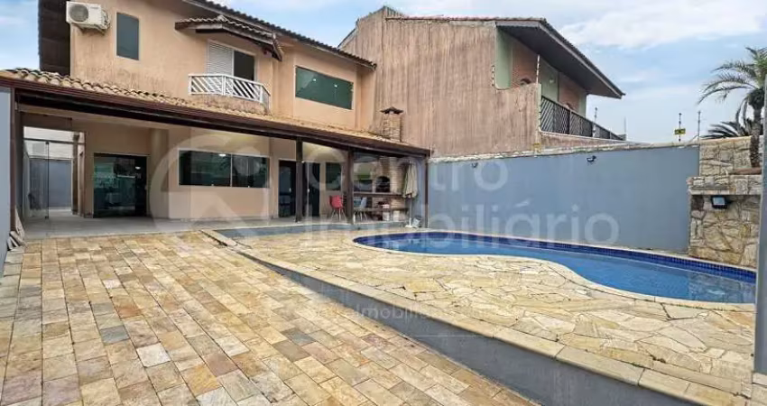 Casa à venda com piscina e 3 quartos em peruíbe, no bairro balneário casa blanca