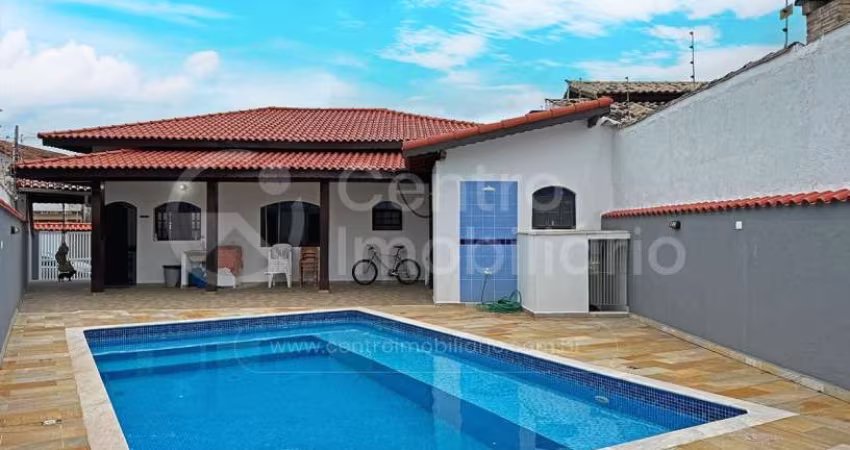 CASA à venda com piscina e 3 quartos em Peruíbe, no bairro Cidade Nova Peruíbe