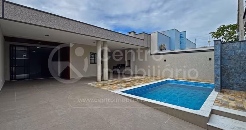 CASA à venda com piscina e 3 quartos em Peruíbe, no bairro Estancia Sao Jose