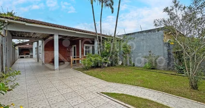 CASA à venda com 3 quartos em Peruíbe, no bairro Maria H Novaes