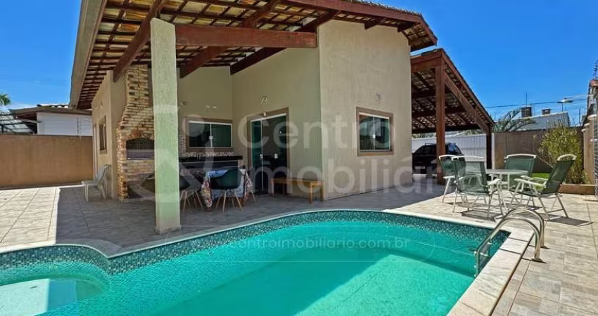CASA à venda com piscina e 3 quartos em Peruíbe, no bairro Jardim Beira Mar