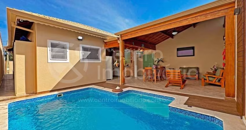 CASA à venda com piscina e 3 quartos em Peruíbe, no bairro Balneario Barra de Jangada