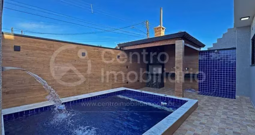 Casa à venda com piscina e 3 quartos em peruíbe, no bairro cidade nova peruíbe