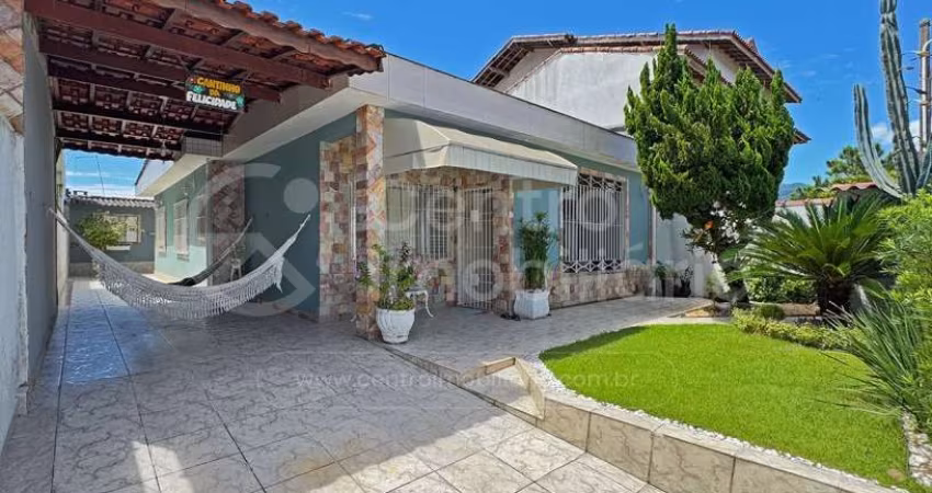 CASA à venda com 3 quartos em Peruíbe, no bairro Balneario Sao Joao Batista
