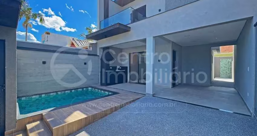 Casa à venda com piscina e 3 quartos em peruíbe, no bairro jardim ribamar