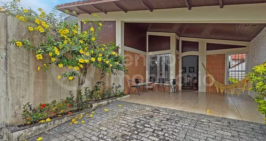 CASA à venda com 3 quartos em Peruíbe, no bairro Parque Balneario Oasis