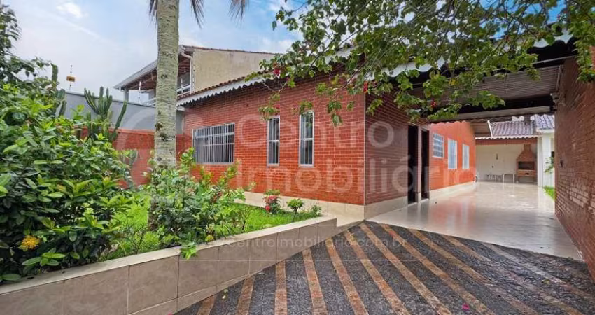 CASA à venda com 3 quartos em Peruíbe, no bairro Parque Balneario Oasis