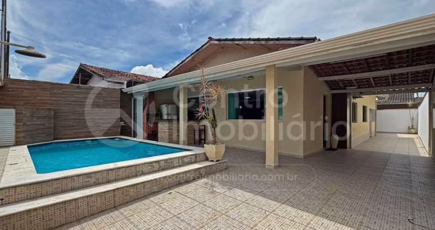 CASA à venda com piscina e 3 quartos em Peruíbe, no bairro Parque D Aville