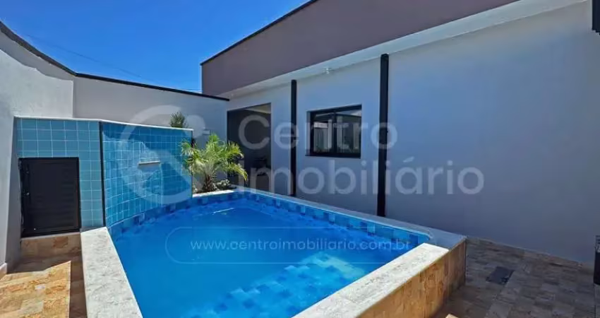 CASA à venda com piscina e 2 quartos em Peruíbe, no bairro Flora Rica