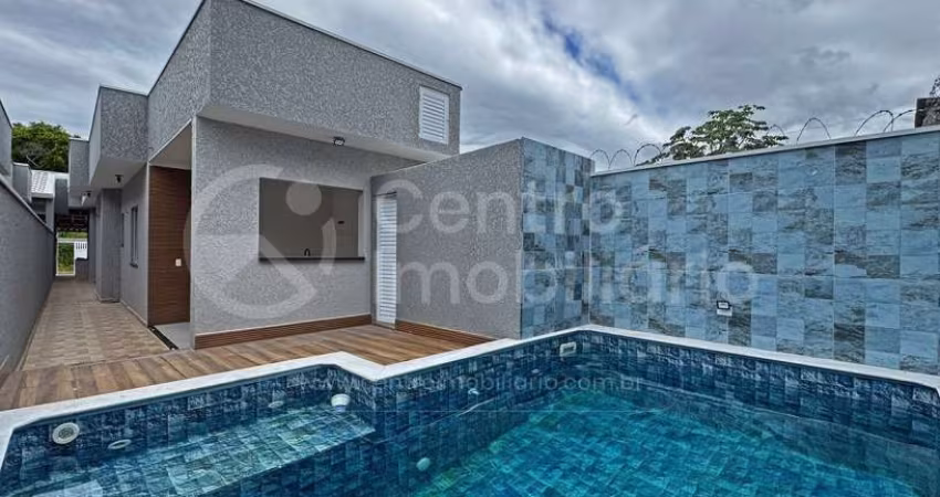 CASA à venda com piscina e 2 quartos em Peruíbe, no bairro Vila Romar