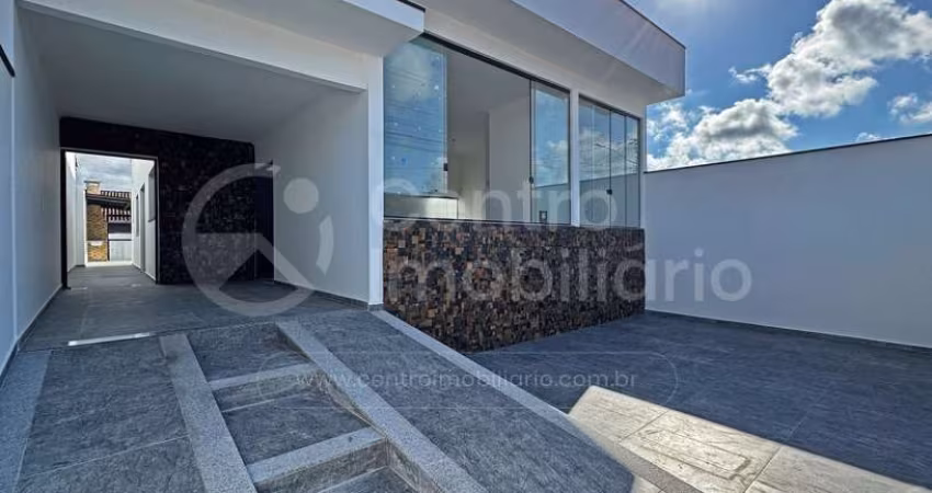 CASA à venda com piscina e 3 quartos em Peruíbe, no bairro Balneario Sambura