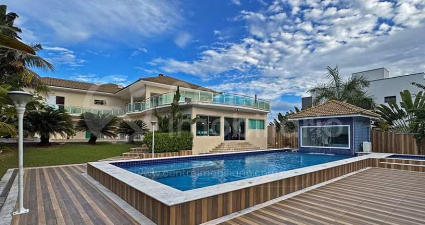 CASA à venda com piscina e 5 quartos em Peruíbe, no bairro Bougainvillee IV