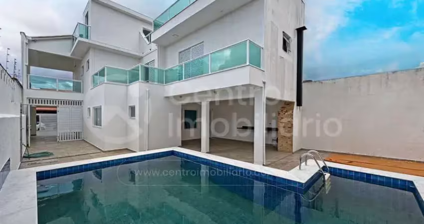 CASA à venda com piscina e 3 quartos em Peruíbe, no bairro Balneario Josedy