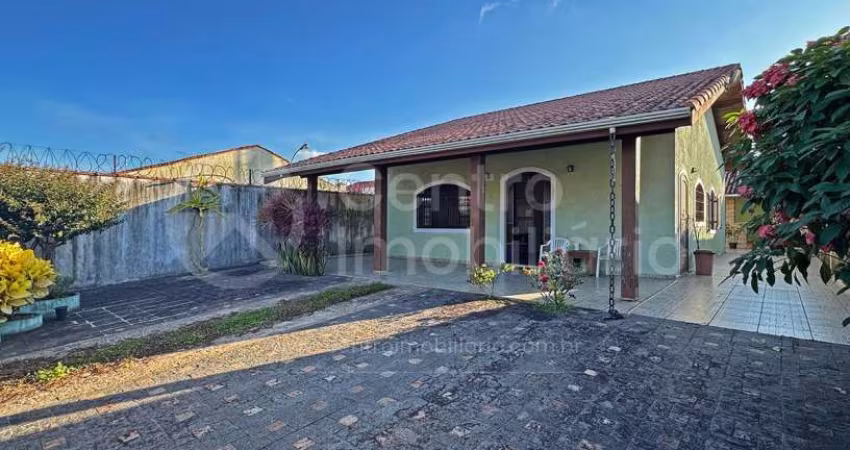 CASA à venda com 3 quartos em Peruíbe, no bairro Cidade Nova Peruíbe