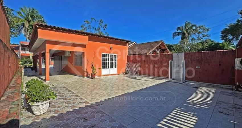 CASA à venda com 4 quartos em Peruíbe, no bairro Quinta do Guarau