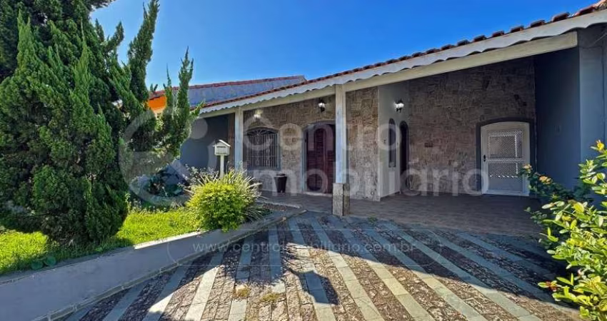 CASA à venda com 3 quartos em Peruíbe, no bairro Parque Balneario Oasis