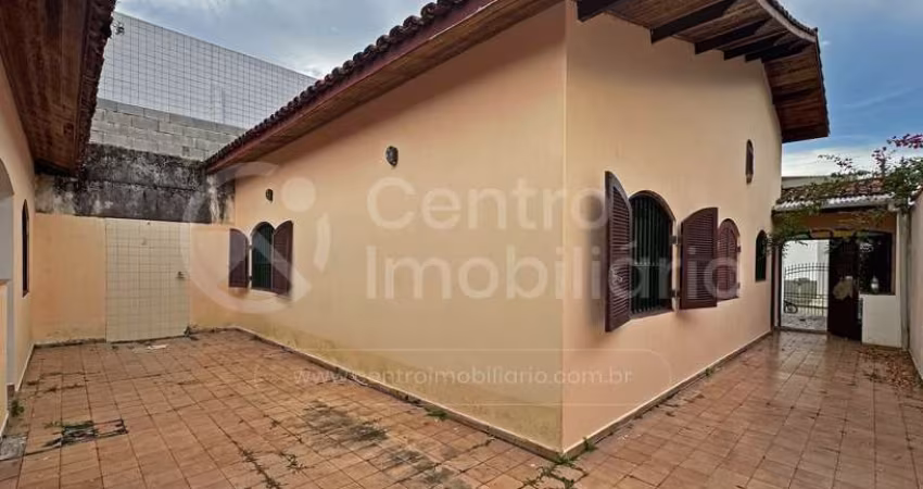 CASA à venda com 3 quartos em Peruíbe, no bairro Parque Balneario Oasis