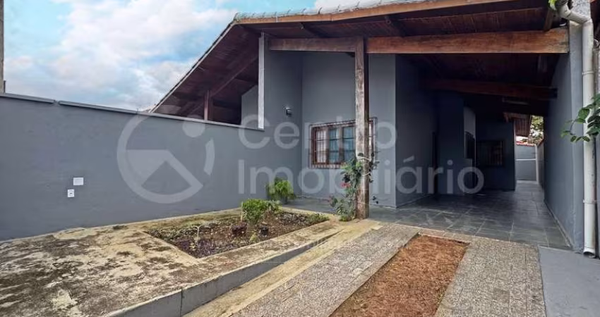 CASA à venda com piscina e 2 quartos em Peruíbe, no bairro Stella Maris