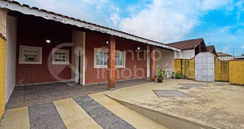 CASA à venda com 3 quartos em Peruíbe, no bairro Balneario Josedy