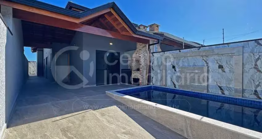 CASA à venda com piscina e 2 quartos em Peruíbe, no bairro Flora Rica