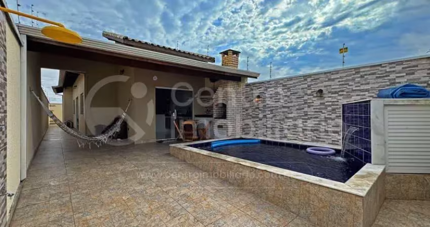 CASA à venda com piscina e 2 quartos em Peruíbe, no bairro Flora Rica