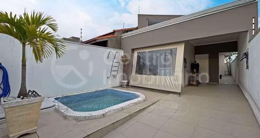 Casa à venda com piscina e 2 quartos em peruíbe, no bairro flora rica iii