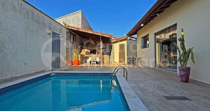 Casa à venda com piscina e 3 quartos em peruíbe, no bairro balneario florida