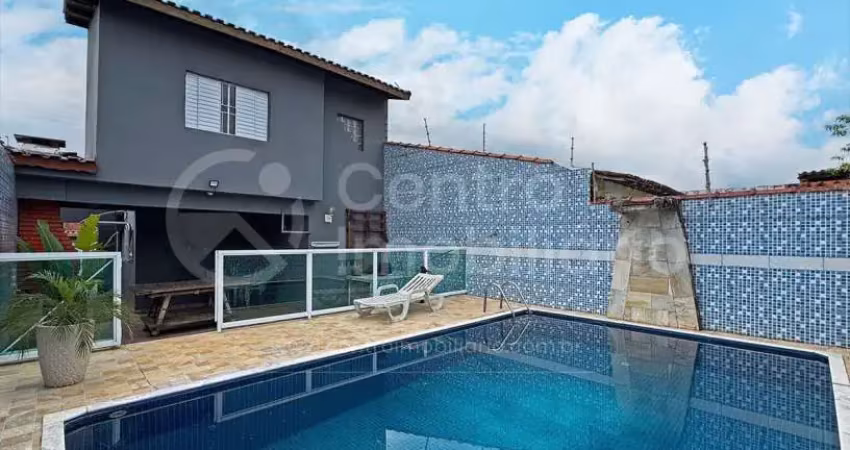 Casa à venda com piscina e 2 quartos em peruíbe, no bairro jardim somar