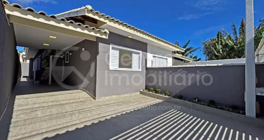 Casa à venda com piscina e 3 quartos em peruíbe, no bairro stella maris