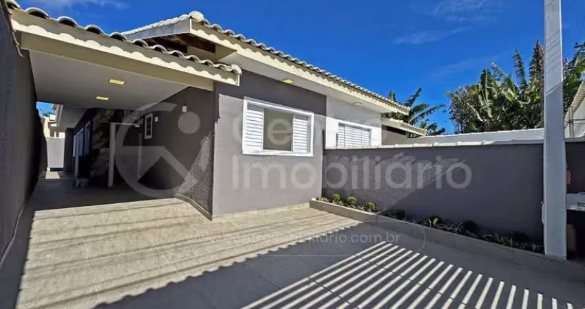 Casa à venda com piscina e 3 quartos em peruíbe, no bairro stella maris