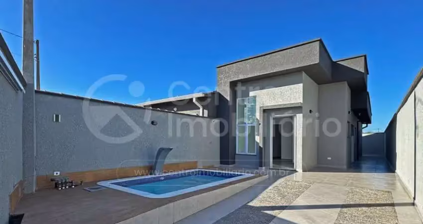 Casa à venda com piscina e 3 quartos em peruíbe, no bairro estancia dos eucaliptos