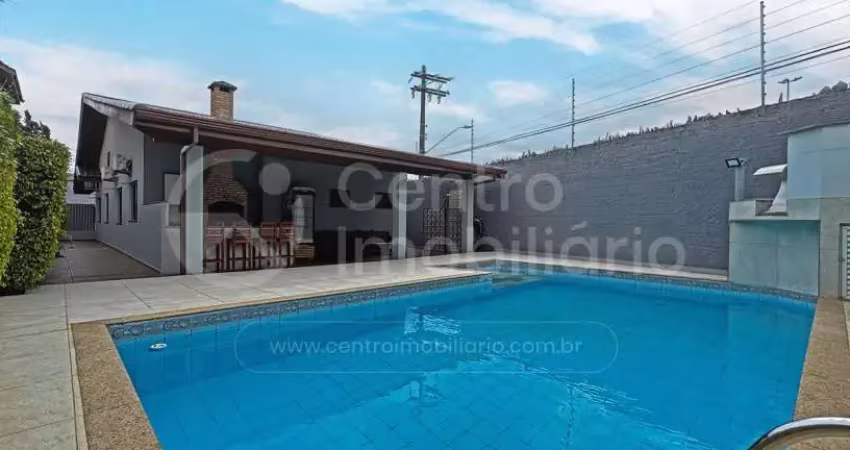 Casa à venda com piscina e 4 quartos em peruíbe, no bairro bougainvillee ii