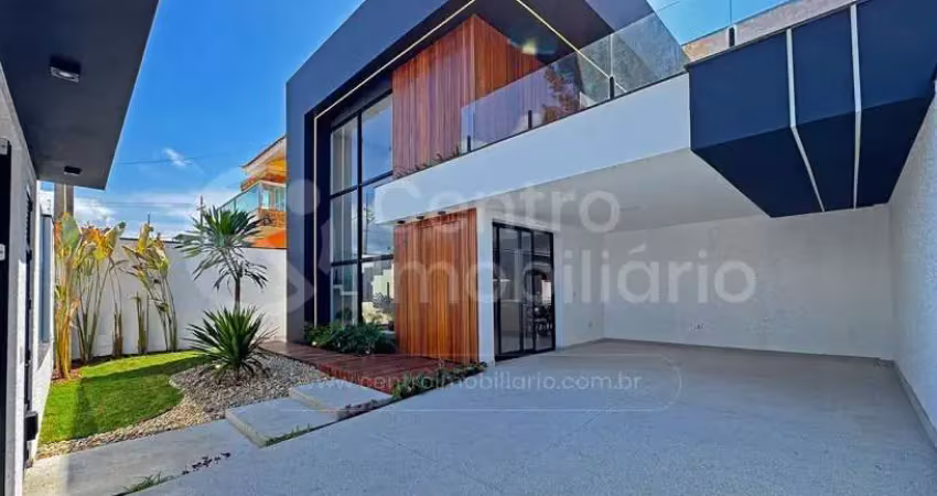 Casa à venda com piscina e 4 quartos em peruíbe, no bairro balneario arpoador