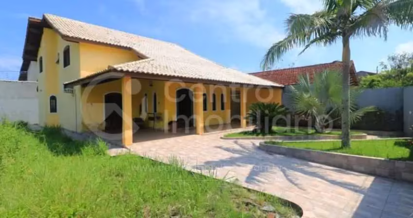 Casa à venda com 3 quartos em peruíbe, no bairro belmira novaes