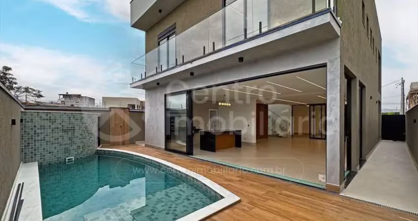 Casa à venda com piscina e 3 quartos em peruíbe, no bairro residencial flora rica