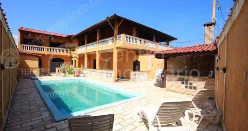 Casa à venda com piscina e 6 quartos em peruíbe, no bairro belmira novaes