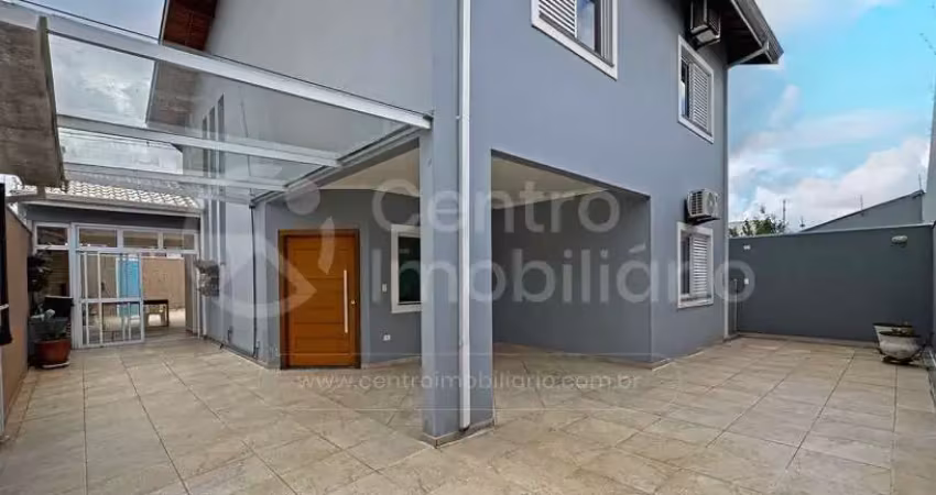 CASA à venda com piscina e 4 quartos em Peruíbe, no bairro Balneario Arpoador