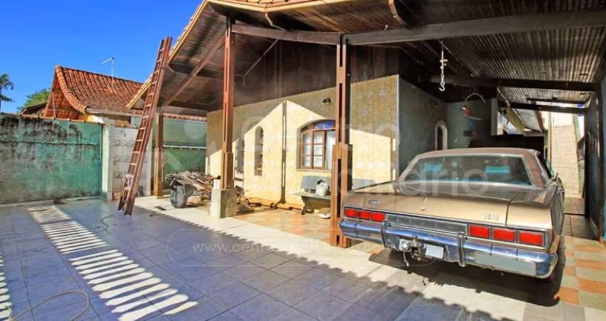 CASA à venda com 3 quartos em Peruíbe, no bairro Balneario Arpoador