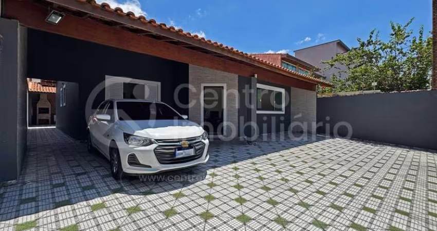CASA à venda com 3 quartos em Peruíbe, no bairro Balneario Arpoador