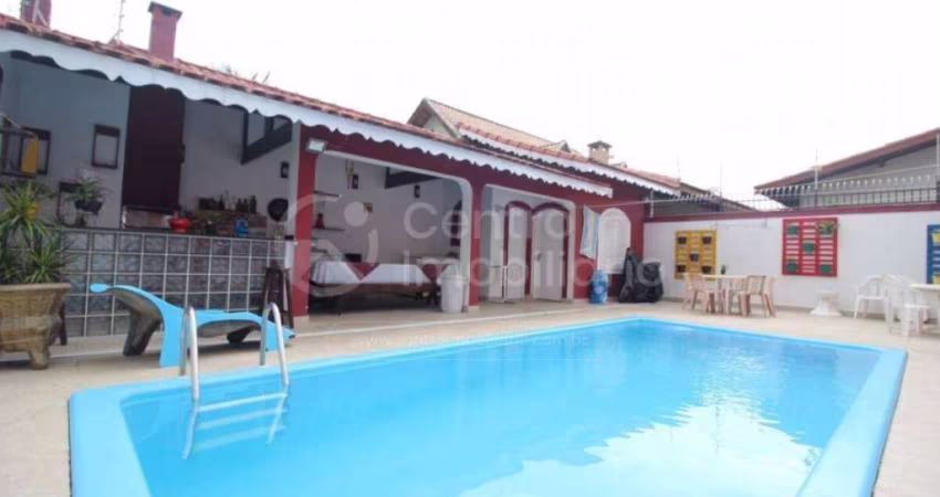 CASA à venda com piscina e 3 quartos em Peruíbe, no bairro Stella Maris