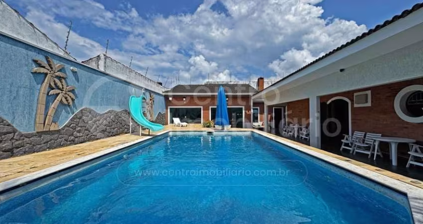 CASA à venda com piscina e 4 quartos em Peruíbe, no bairro Jardim Ribamar