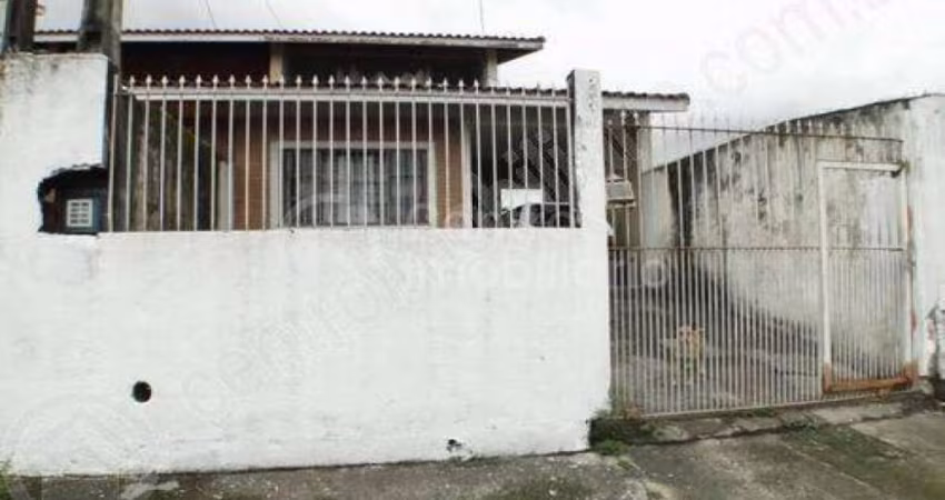 CASA à venda com 4 quartos em Peruíbe, no bairro Parque D Aville