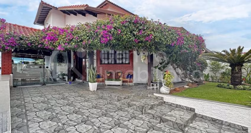 CASA à venda com piscina e 3 quartos em Peruíbe, no bairro Cidade Nova Peruíbe