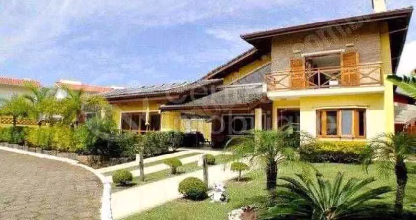 Casa à venda com piscina e 2 quartos em peruíbe, no bairro balneario sambura
